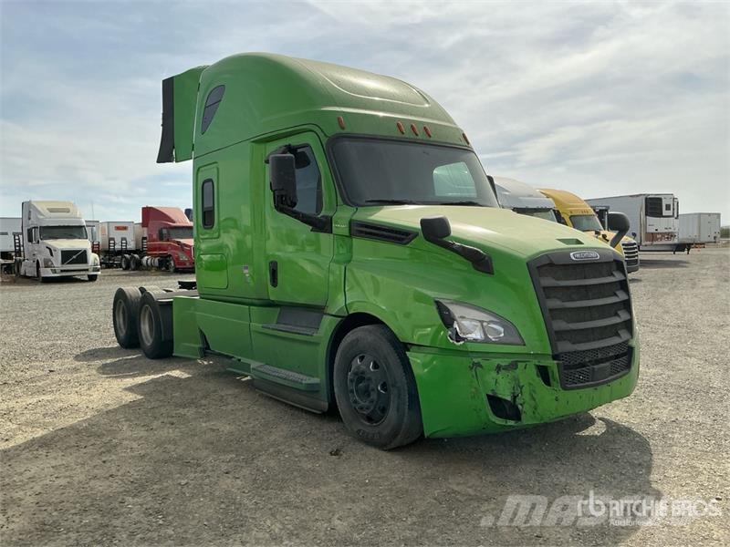 Freightliner Cascadia 126 T/A Sleeper Truck Tractor (Inoperable Тягачі