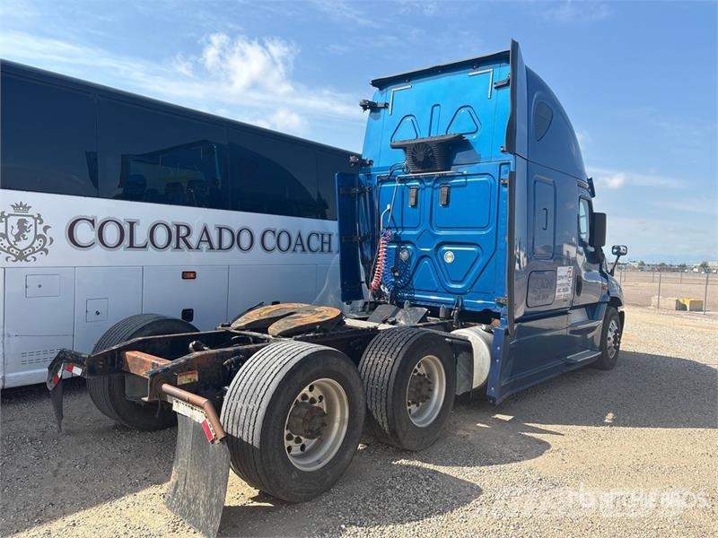 Freightliner Cascadia 125 6x4 T/A Sleeper Truck Tractor (Inoper 트랙터 유닛