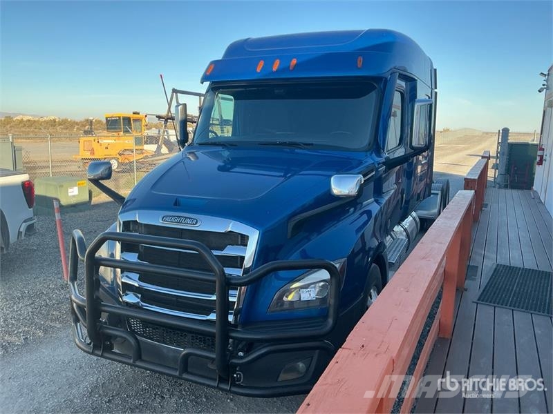 Freightliner Cascadia 126 6x4 T/A Sleeper Truck Tractor Vilcēji