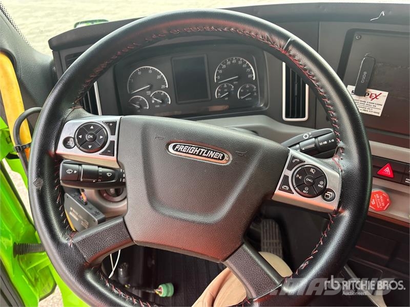 Freightliner Cascadia 126 T/A Sleeper Truck Tractor Prime Movers
