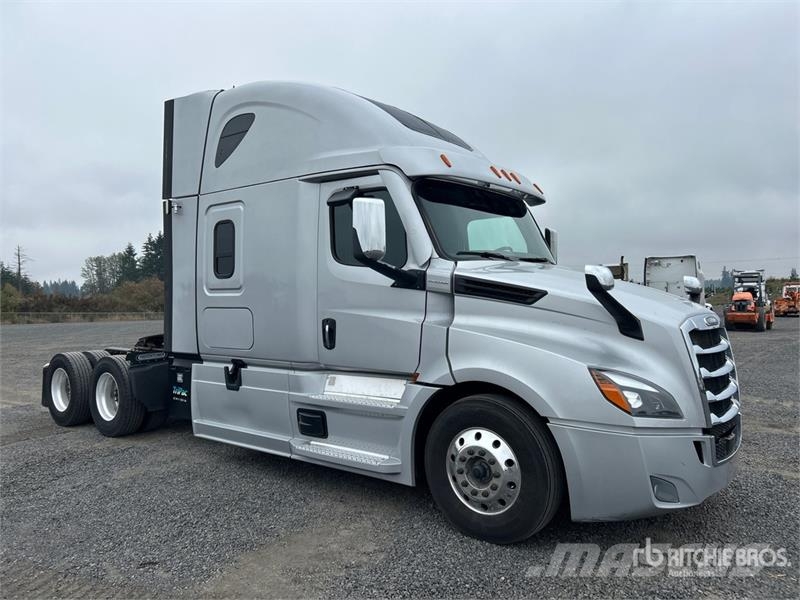 Freightliner Cascadia 126 6x4 T/A Sleeper Truck Tractor Cabezas tractoras