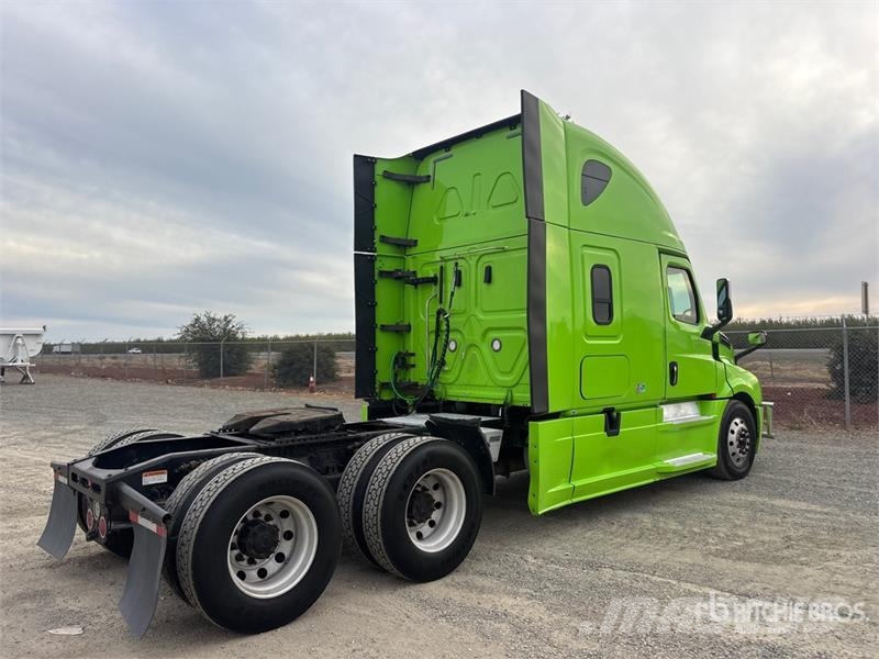 Freightliner Cascadia 126 T/A Sleeper Truck Tractor Prime Movers