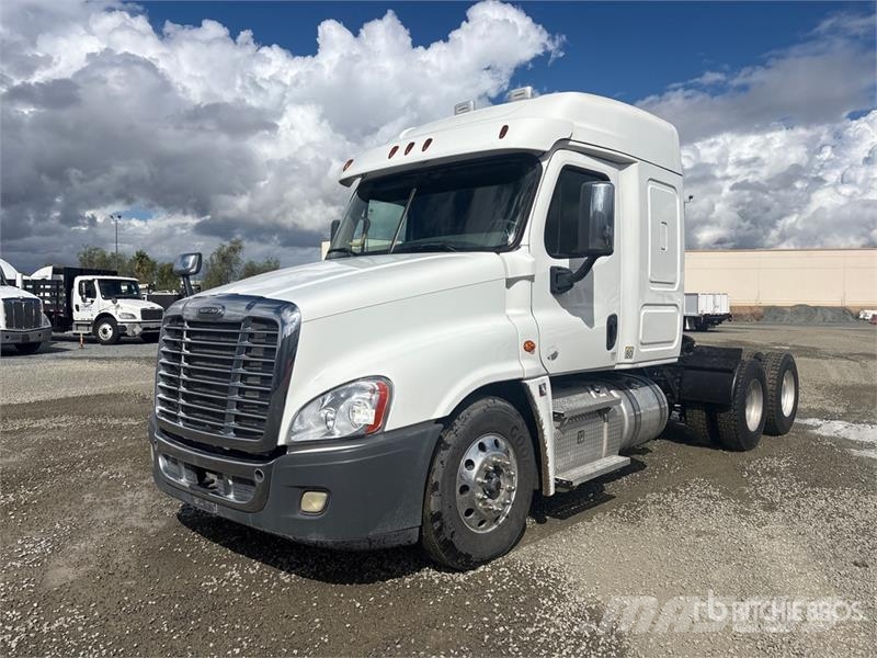 Freightliner Cascadia 125 6x2 T/A Sleeper Truck Tractor Седельные тягачи