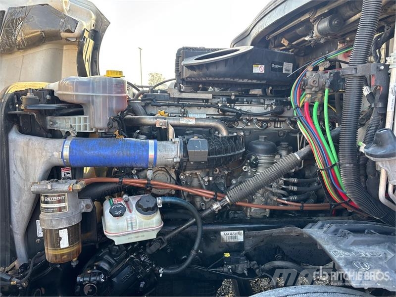 Freightliner Cascadia 126 6x4 T/A Sleeper Truck Tractor Vilcēji