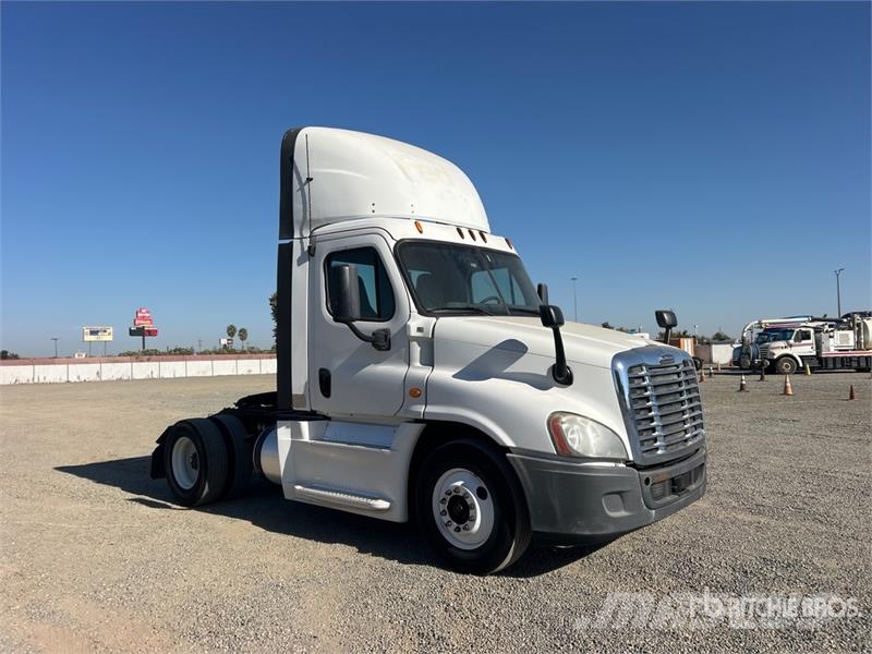 Freightliner Cascadia 125 Autotractoare