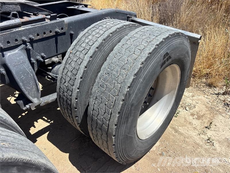 Freightliner Cascadia 125 6x4 T/A Sleeper Truck Tractor Sattelzugmaschinen