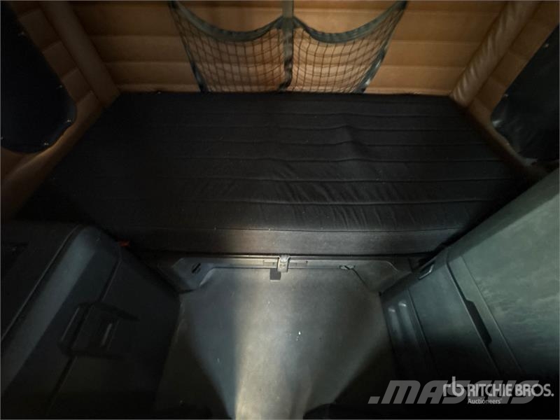 Freightliner Cascadia 126 6x4 T/A Sleeper Truck Tractor 트랙터 유닛