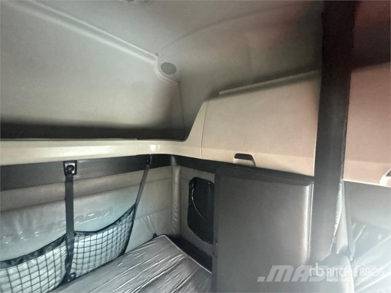 Freightliner Cascadia 126 6x4 T/A Sleeper Truck Tractor Motrici e Trattori Stradali