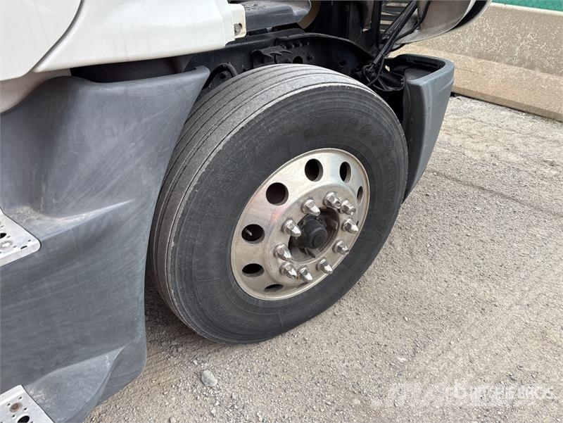 Freightliner Cascadia 125 6x4 T/A Sleeper Truck Tractor 트랙터 유닛
