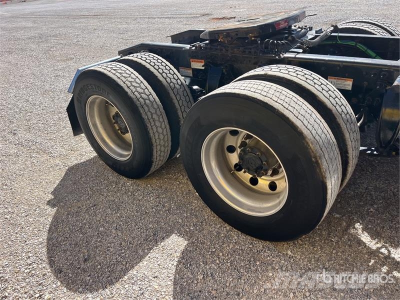 Freightliner Cascadia 126 6x4 T/A Sleeper Truck Tractor Sattelzugmaschinen