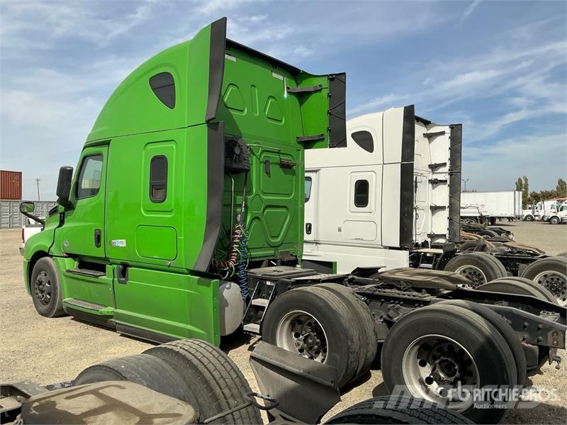 Freightliner Cascadia 126 T/A Sleeper Truck Tractor (Inoperable Тягачі