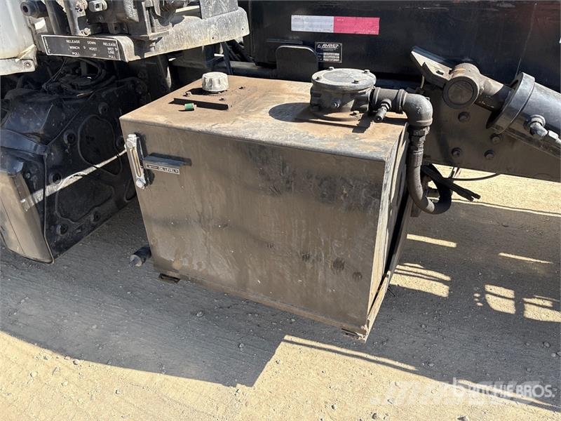 Freightliner Cascadia 125 6x4 Roll-Off Truck (Inoperable) شاحنات لوادر