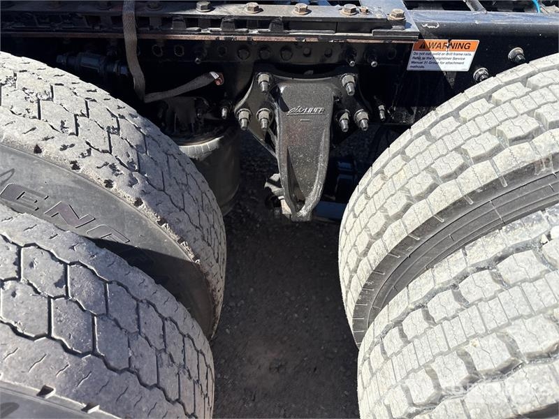 Freightliner Cascadia 126 6x4 T/A Sleeper Truck Tractor وحدات الجر