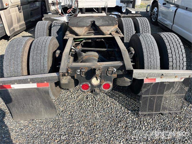 Freightliner Cascadia 125 6x4 T/A Sleeper Truck Tractor Тягачі
