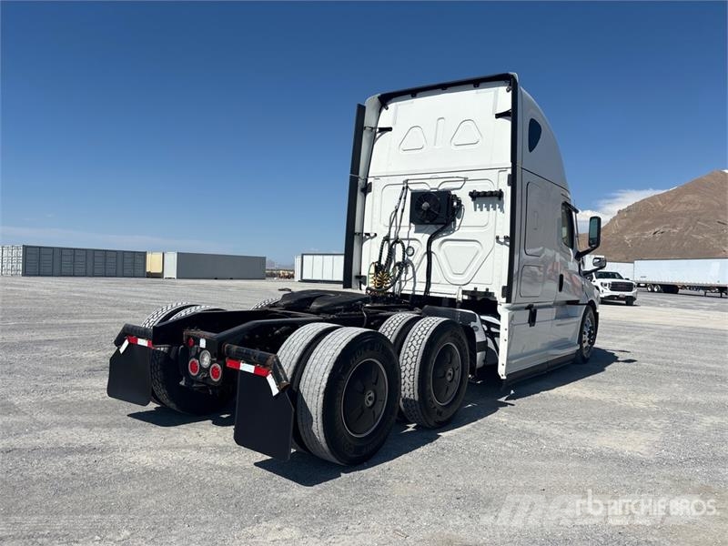 Freightliner Cascadia 126 6x4 T/A Sleeper Truck Tractor Sattelzugmaschinen