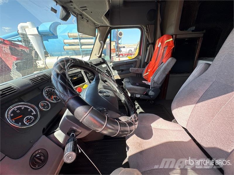 Freightliner Cascadia 125 6x4 T/A Sleeper Truck Tractor Sattelzugmaschinen
