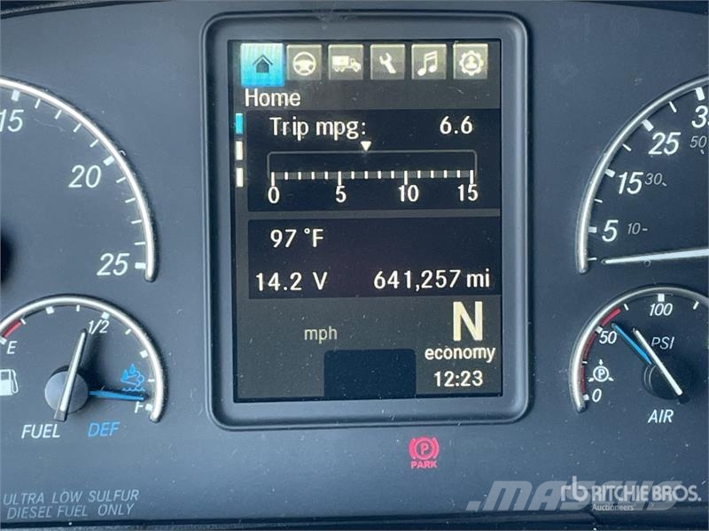 Freightliner Cascadia 126 6x4 T/A Sleeper Truck Tractor (Inoper Tracteur routier
