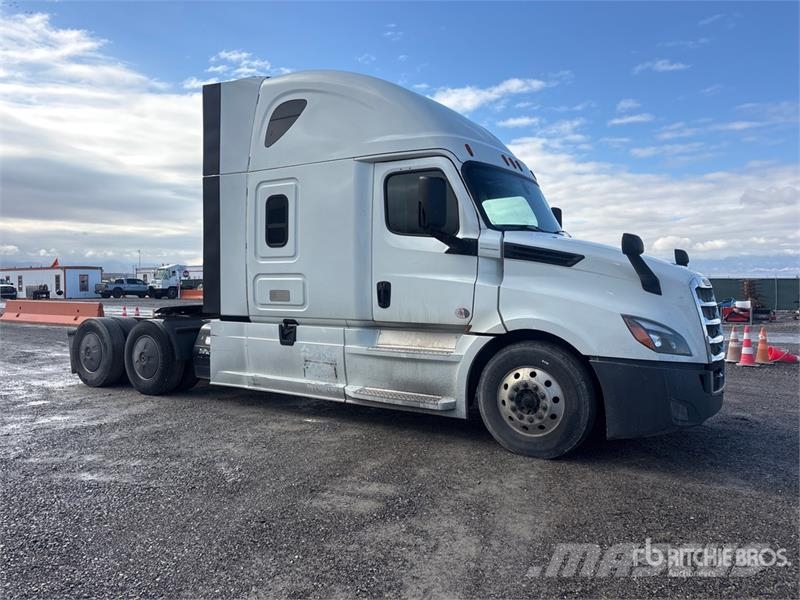 Freightliner Cascadia 126 6x4 T/A Sleeper Truck Tractor Nyergesvontatók