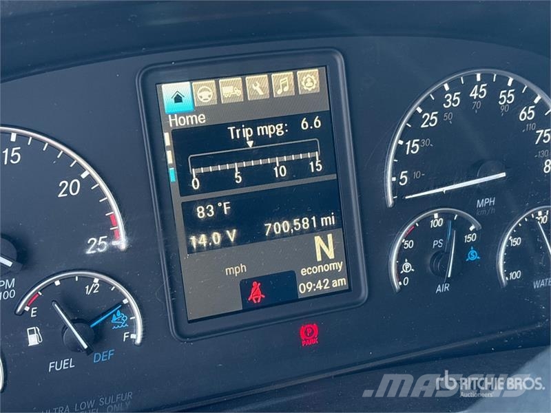Freightliner Cascadia 126 6x4 T/A Sleeper Truck Tractor 트랙터 유닛