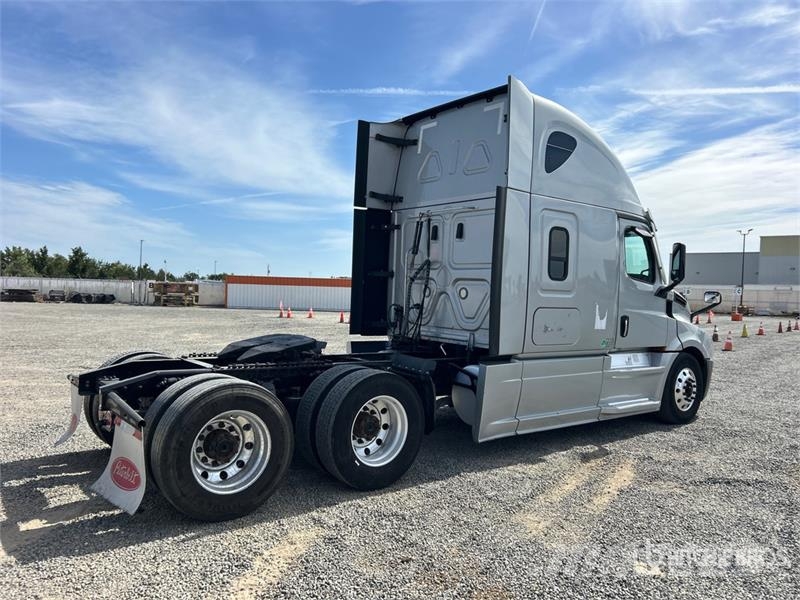 Freightliner Cascadia 126 6x4 T/A Sleeper Truck Tractor Prime Movers