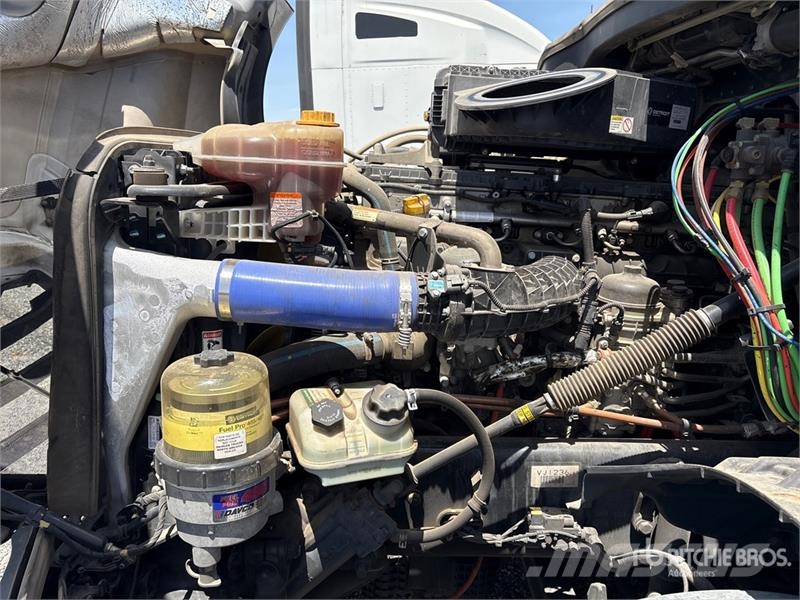 Freightliner Cascadia 126 6x4 T/A Sleeper Truck Tractor Vilcēji