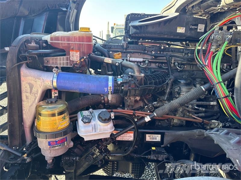 Freightliner Cascadia 126 6x4 T/A Sleeper Truck Tractor وحدات الجر