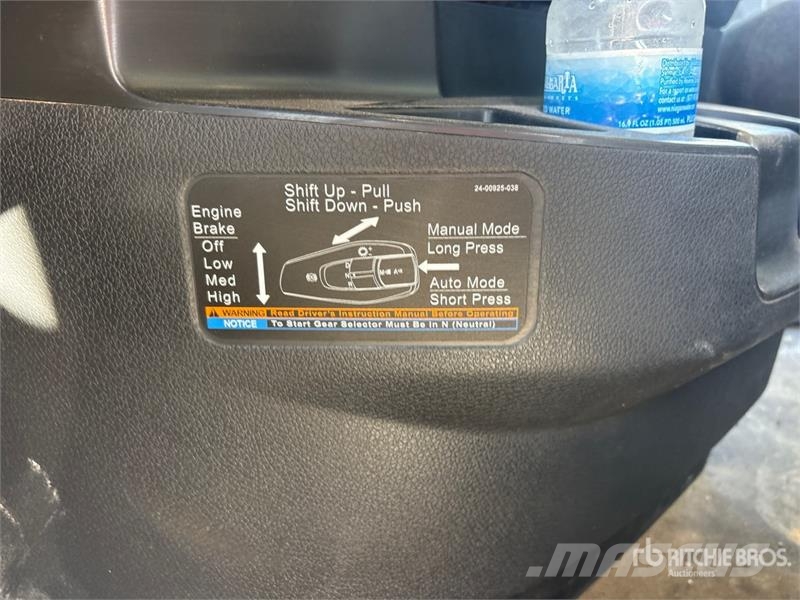 Freightliner Cascadia 126 Kipper