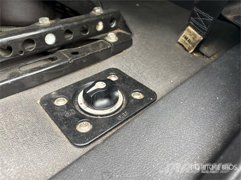 Freightliner Cascadia 126 6x4 T/A Sleeper Truck Tractor 中古トラクターヘッド | トレーラーヘッド