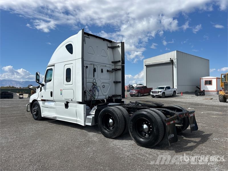Freightliner Cascadia 126 6x4 T/A Sleeper Truck Tractor (Inoper Tracteur routier