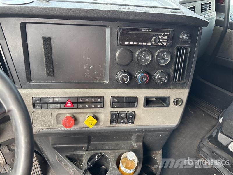 Freightliner Cascadia 126 6x4 T/A Sleeper Truck Tractor Motrici e Trattori Stradali