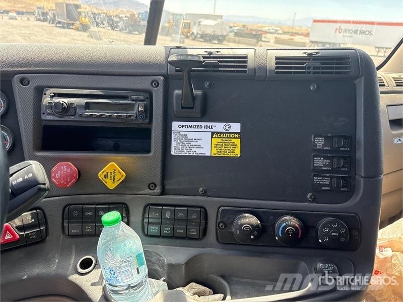 Freightliner Cascadia 125 6x4 T/A Sleeper Truck Tractor Tractor Units