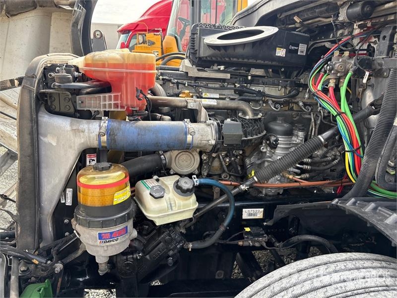 Freightliner Cascadia 6x4 T/A Sleeper Truck Tractor Влекачи