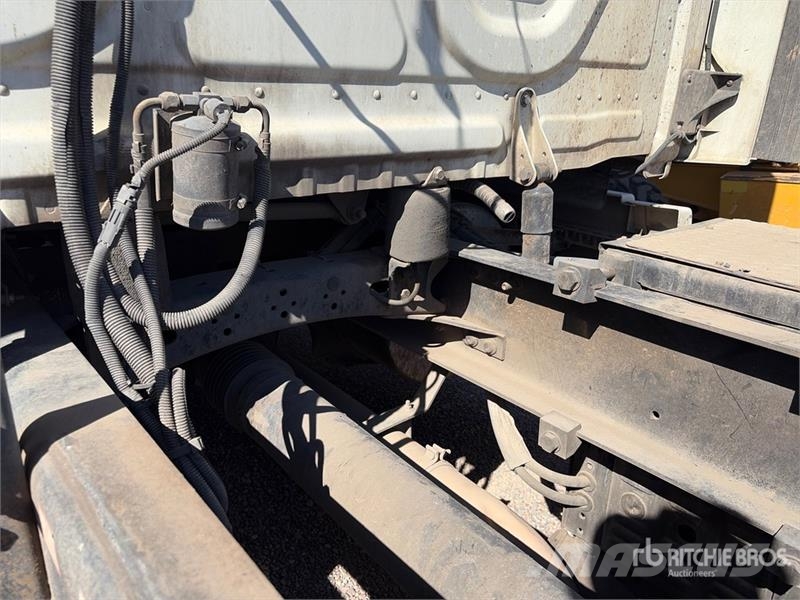 Freightliner Cascadia 125 6x4 T/A Sleeper Truck Tractor Tractores (camiões)