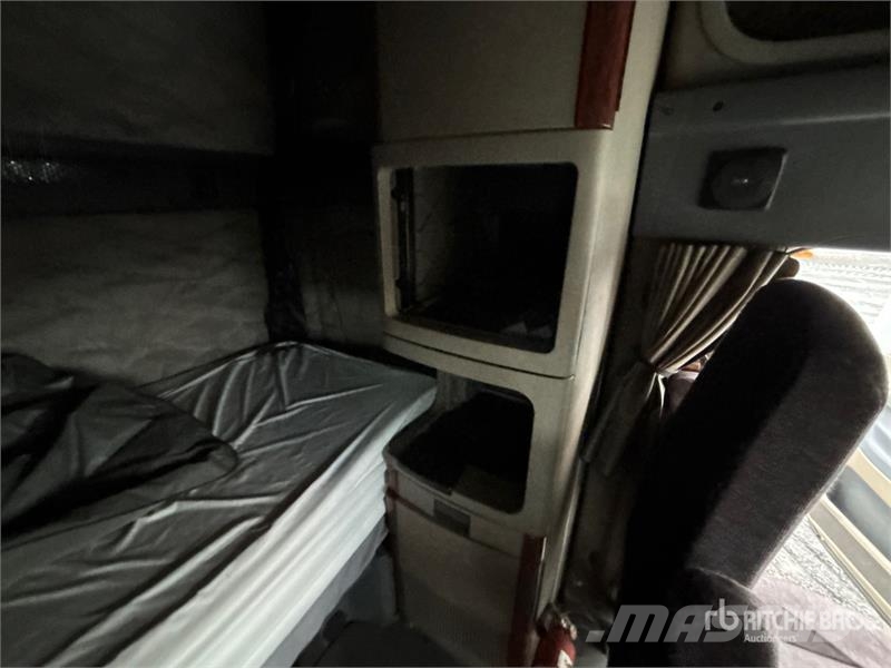 Freightliner Cascadia 125 T/A Sleeper Truck Tractor Naudoti vilkikai