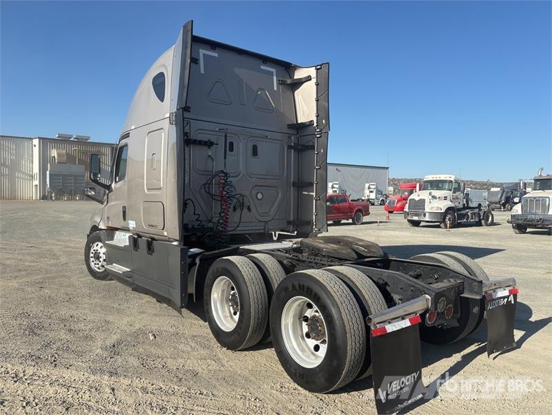 Freightliner Cascadia 126 6x4 T/A Sleeper Truck Tractor 트랙터 유닛
