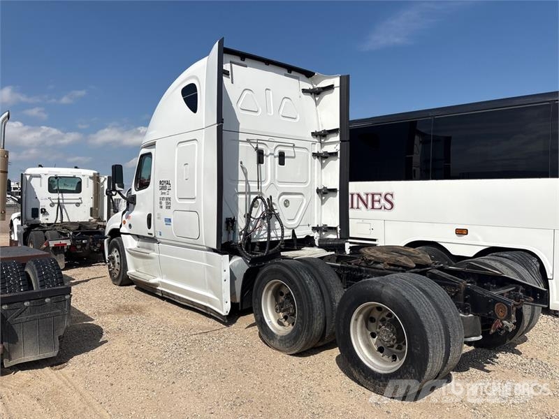 Freightliner Cascadia 125 6x4 T/A Sleeper Truck Tractor (Inoper 트랙터 유닛