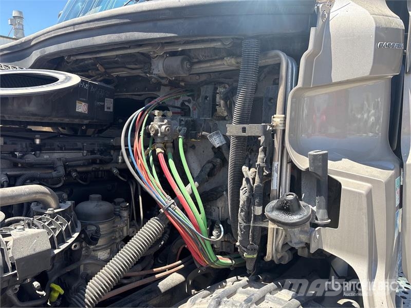 Freightliner Cascadia 126 6x4 T/A Sleeper Truck Tractor وحدات الجر