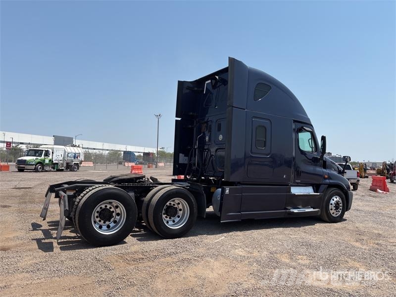Freightliner Cascadia 125 6x4 T/A Sleeper Truck Tractor وحدات الجر