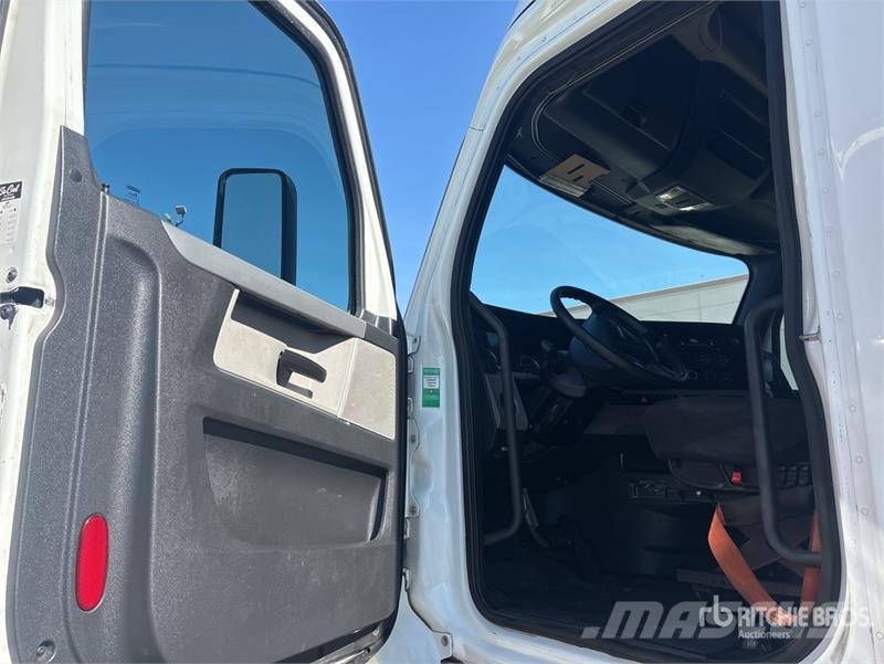 Freightliner Cascadia 126 6x4 T/A Sleeper Truck Tractor Motrici e Trattori Stradali