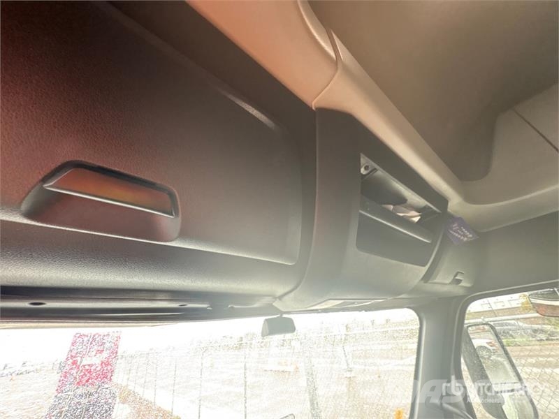 Freightliner Cascadia 126 6x4 T/A Sleeper Truck Tractor Tractor Units