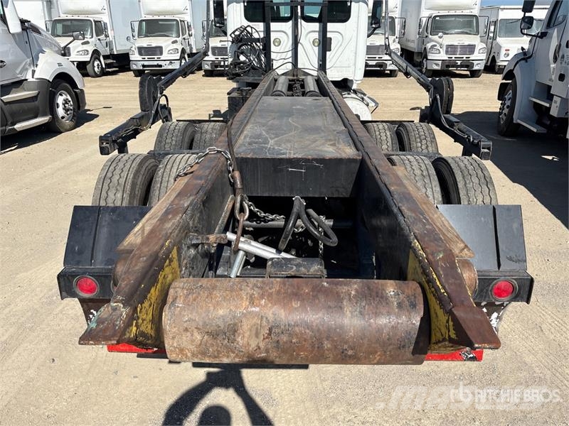 Freightliner Cascadia 125 6x4 Roll-Off Truck (Inoperable) شاحنات لوادر