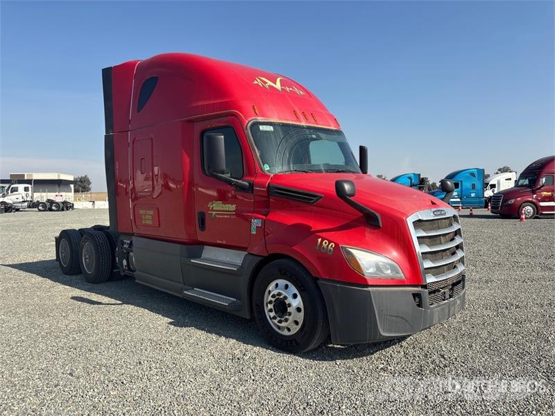Freightliner Cascadia 126 6x4 T/A Sleeper Truck Tractor Vilcēji
