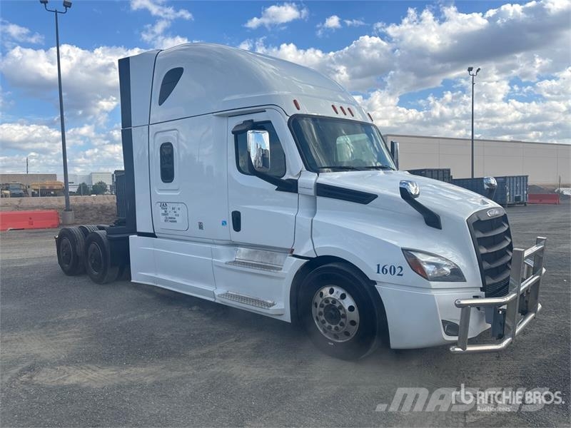 Freightliner Cascadia 126 6x4 T/A Sleeper Truck Tractor Tractor Units