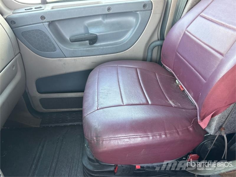 Freightliner Cascadia 125 6x4 T/A Sleeper Truck Tractor Sattelzugmaschinen