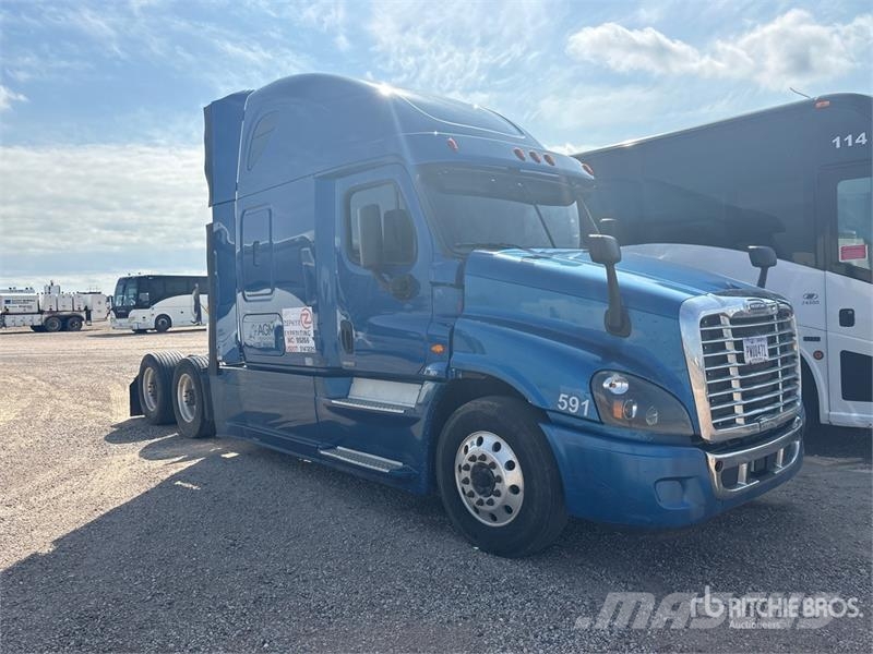 Freightliner Cascadia 125 6x4 T/A Sleeper Truck Tractor (Inoper 트랙터 유닛