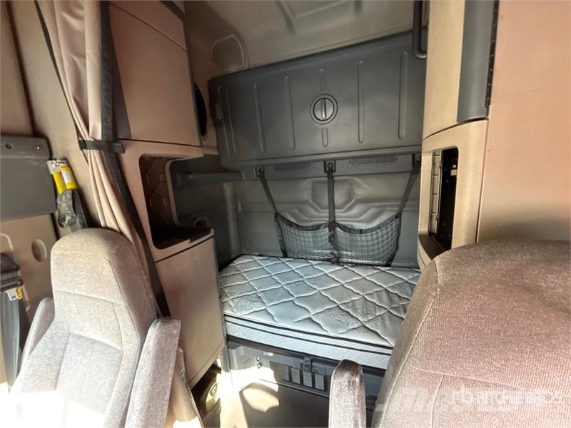 Freightliner Cascadia 125 6x4 T/A Sleeper Truck Tractor وحدات الجر