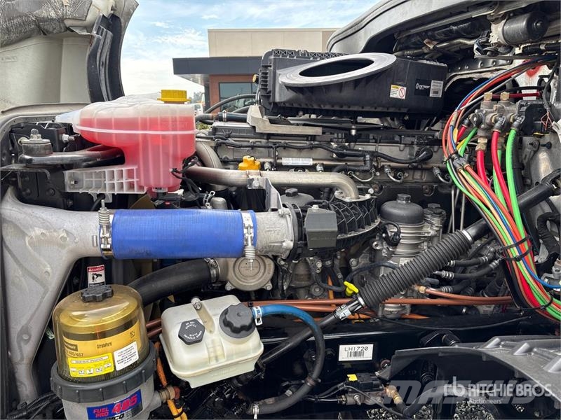 Freightliner Cascadia 126 6x4 T/A Sleeper Truck Tractor 트랙터 유닛