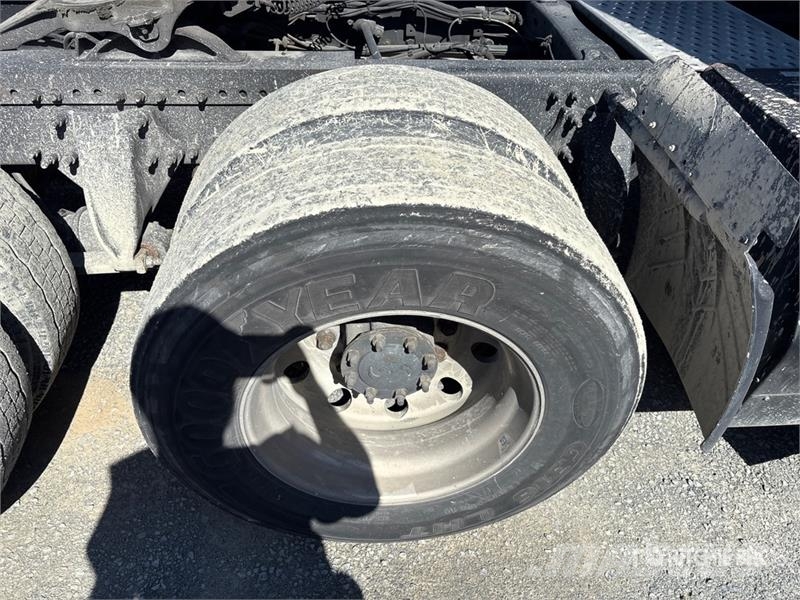 Freightliner Cascadia 125 6x4 T/A Sleeper Truck Tractor Седельные тягачи