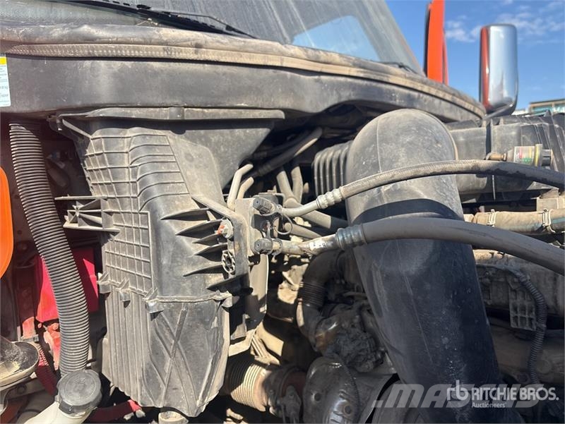 Freightliner Cascadia 126 6x4 T/A Sleeper Truck Tractor وحدات الجر