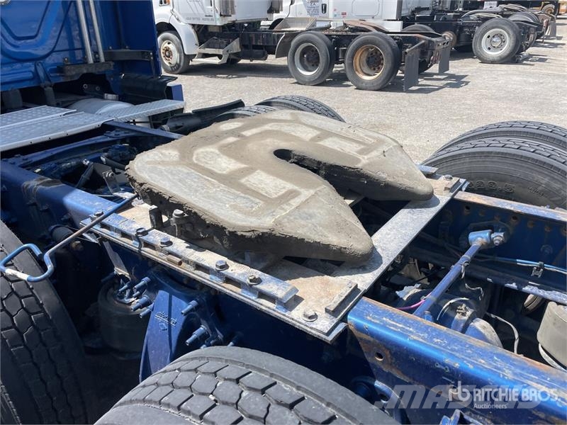 Freightliner Cascadia 126 6x4 T/A Sleeper Truck Tractor (Inoper Vilcēji
